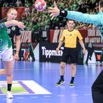 Dione Housheer (b), a Győr és Böde-Bíró Blanka, az FTC kapusa a Török Bódog női kézilabda Magyar Kupa négyes elődöntőjében játszott Győri Audi ETO KC - FTC-Rail Cargo Hungaria mérkőzésen a Tatabányai Multifunkcionális Csarnokban.