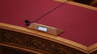 A miniszterelnök helye az új Országgyűlés alakuló ülésének előkészületeikor az Országházban 2026. május 9-én.