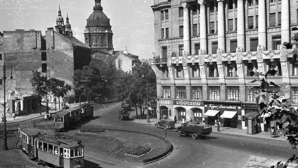 Ilyen volt Budapest 75 éve – újabb kvíz, újabb fővárosi terek régi képeken