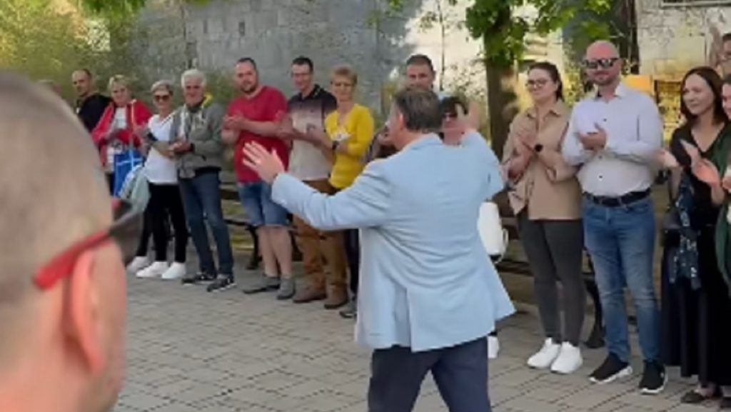 Sorfallal, vastapssal búcsúztatták az elérzékenyült Gajdos Lászlót a Nyíregyházi Állatpark dolgozói