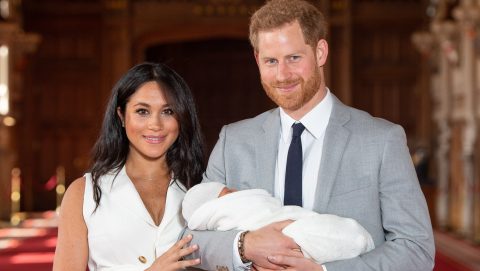 Meghan Markle és Harry herceg az újszülött Archie herceggel.