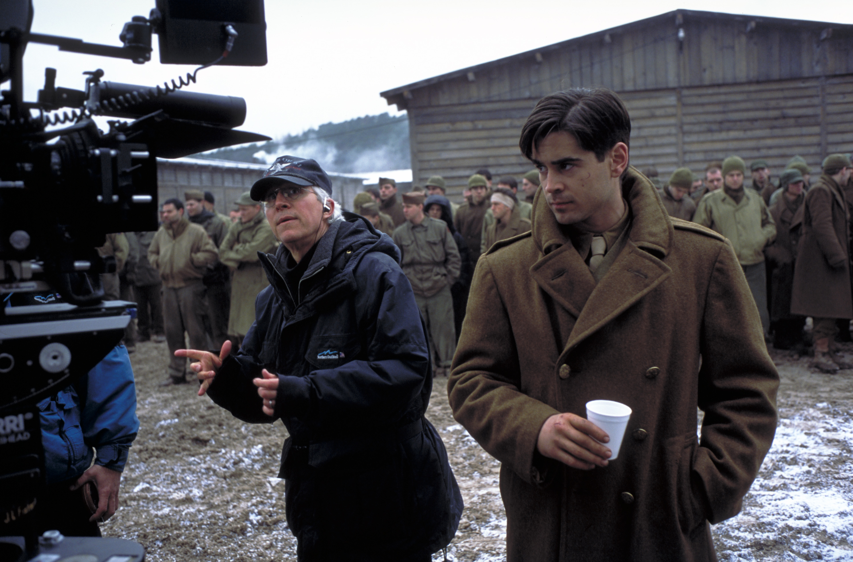 Gregory Hoblit rendező és Colin Farrell a Hart háborúja című film forgatásán 2002-ben.