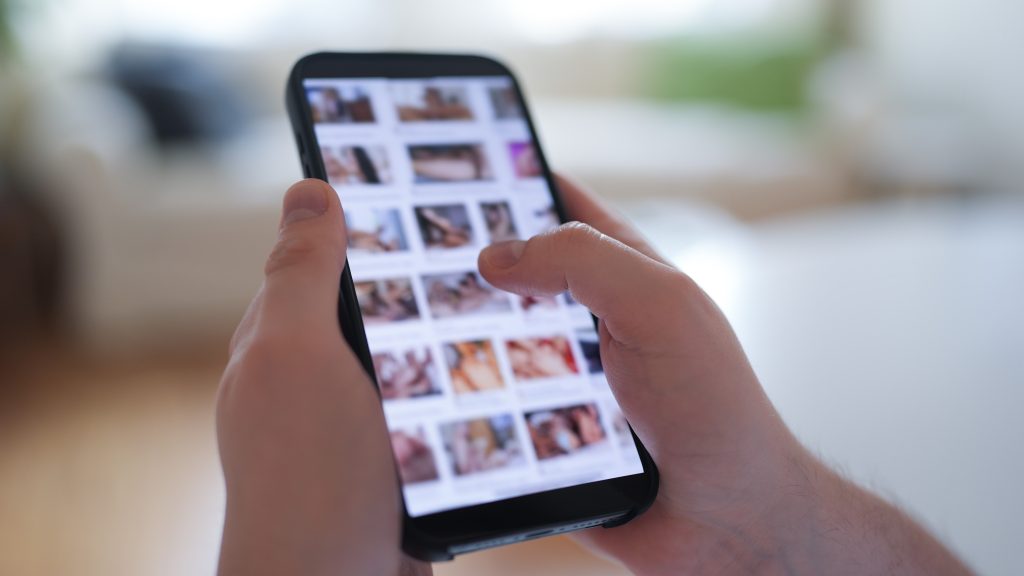 Jordániában betiltották a pornóoldalakat, hogy azok ne verjék át a felhasználókat
