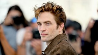 Robert Pattinson 2025-ben a Dögölj meg szerelmem cannes-i premierjén.