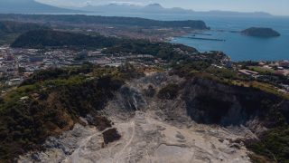 A Campi Flegrei területe: a Pozzuoli-öböl és az azt környező szárazföld.