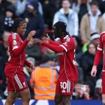 Van Dijk, Rio Ngumoha, Jeremie Frimpongés Andy Robertson a Fulham elleni bajnokin.