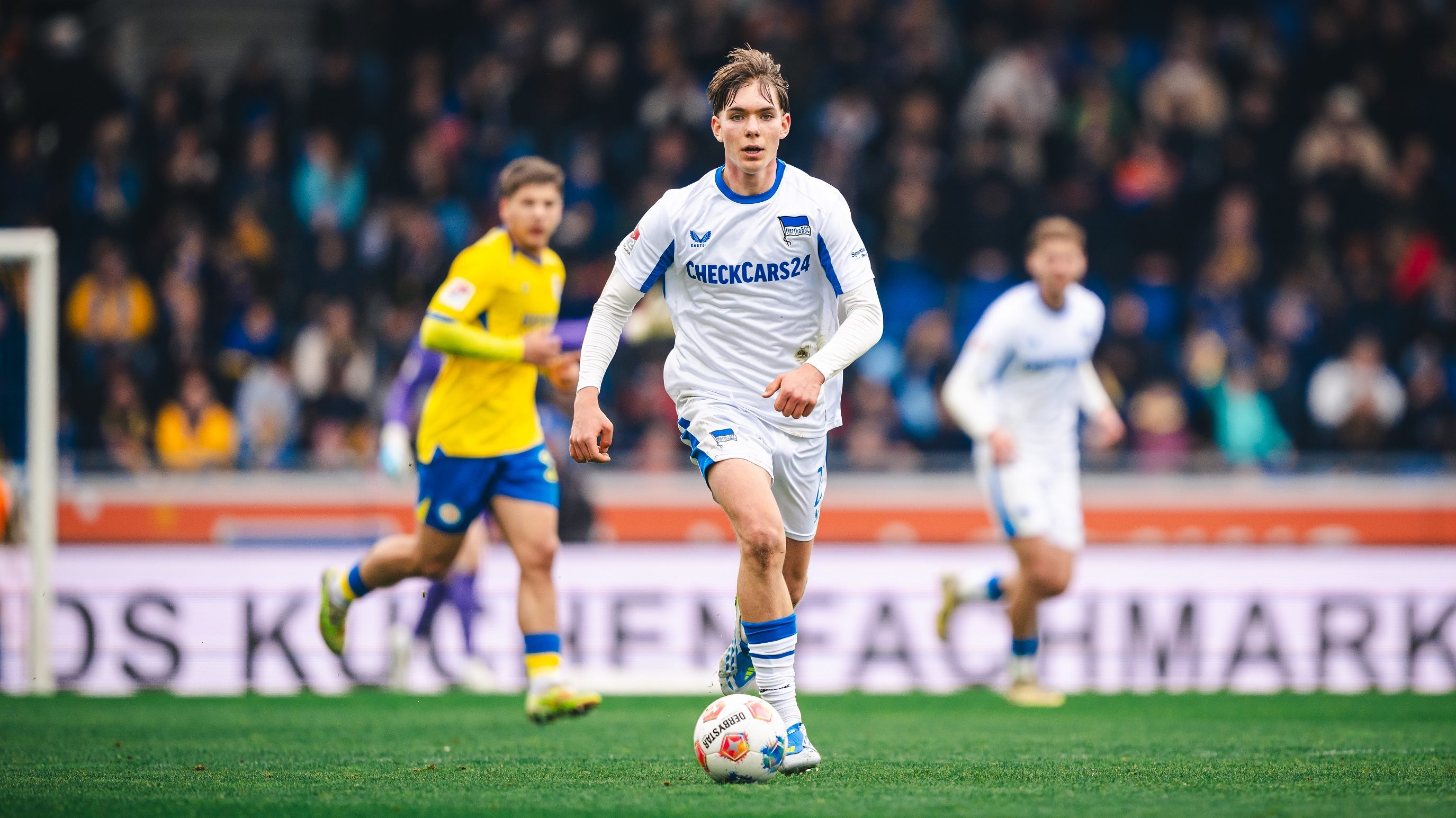 Kennet Eichhorn az Eintracht Braunschweig elleni meccsen.