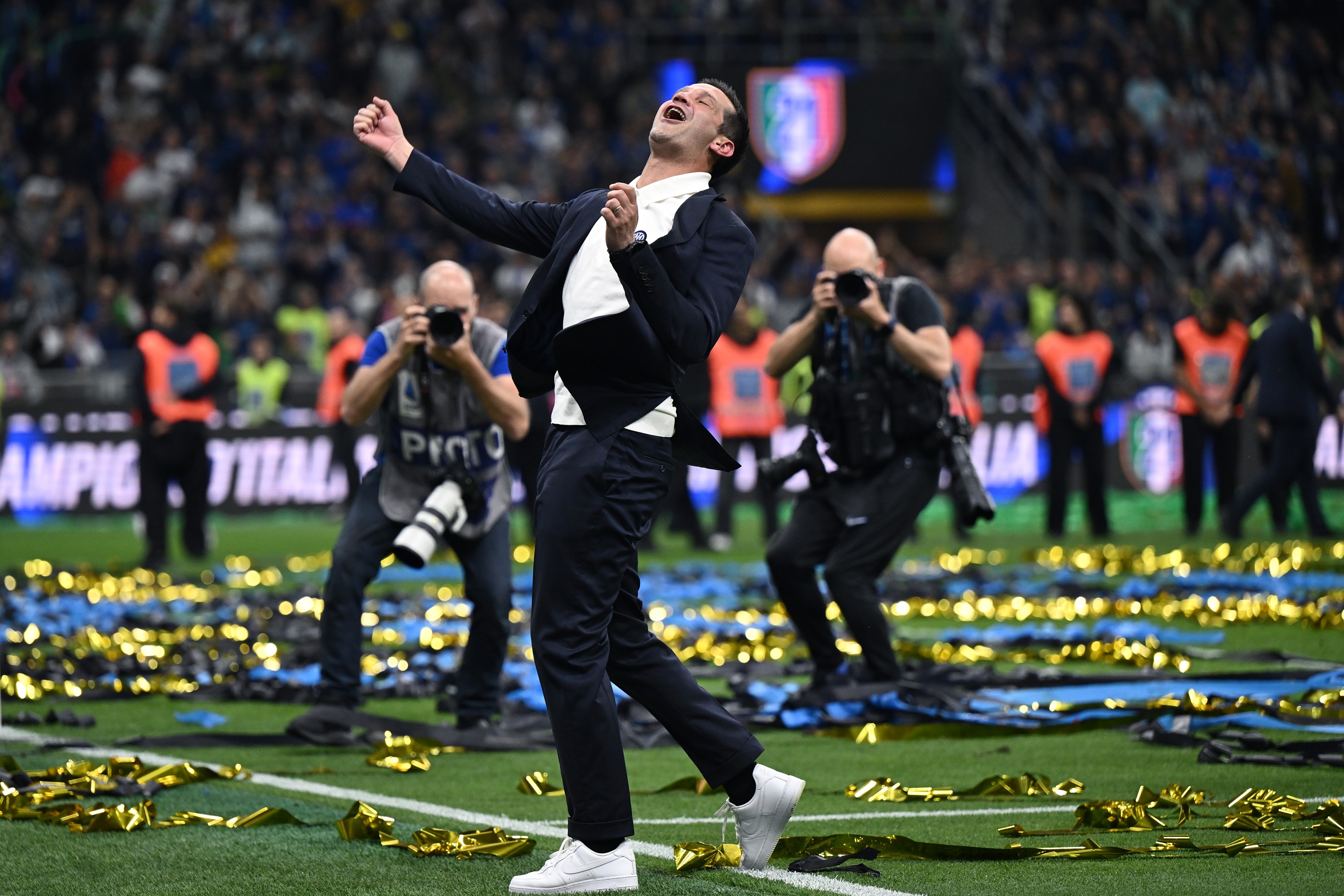 Cristian Chivu ünneplése.
