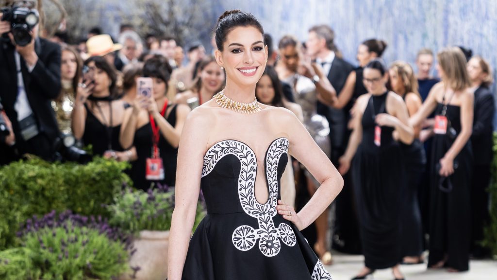 Anne Hathaway 10 évig vak volt a bal szemére
