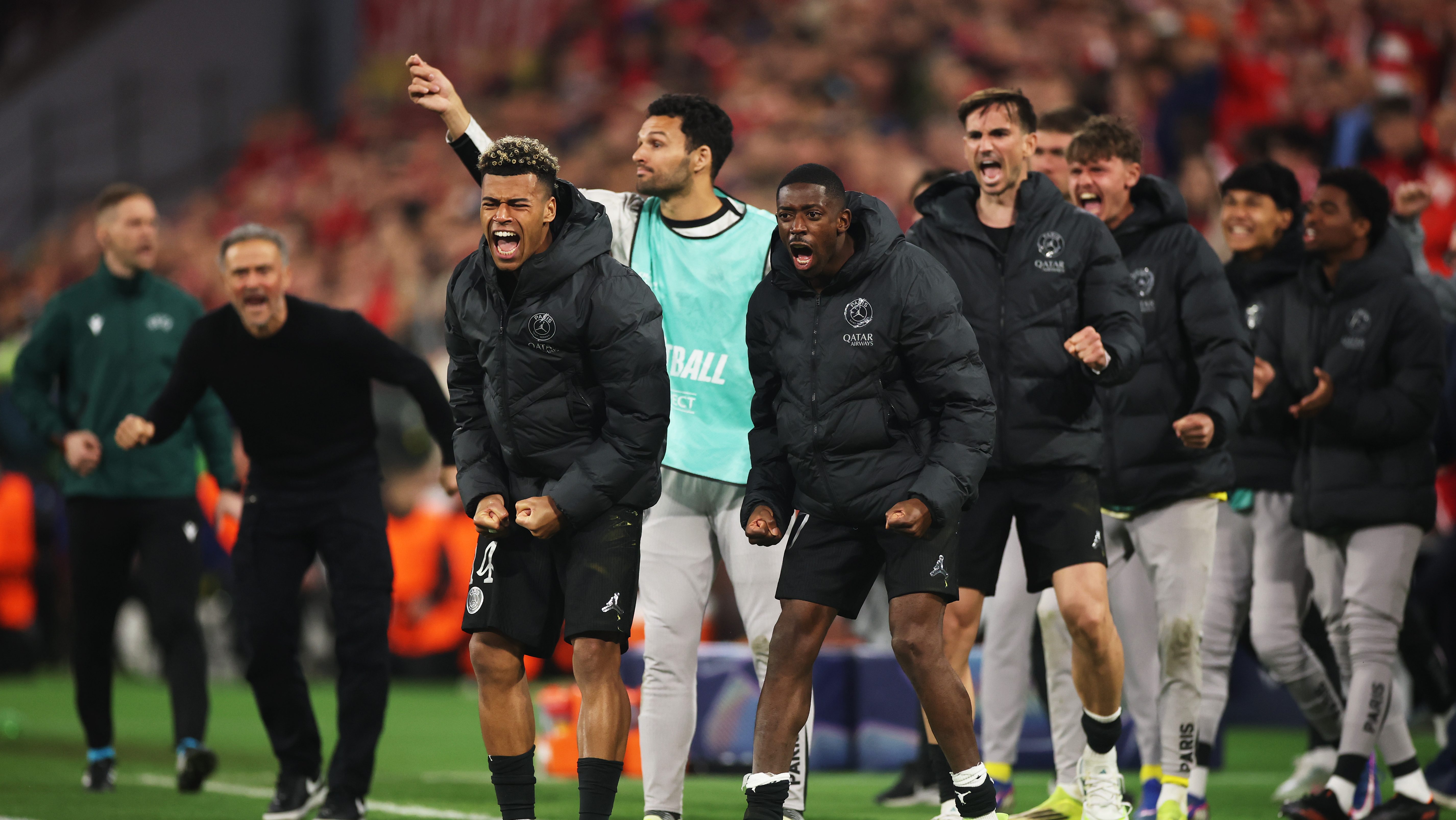 A PSG játékosainak öröme Bayern elleni 1-1-et követően.