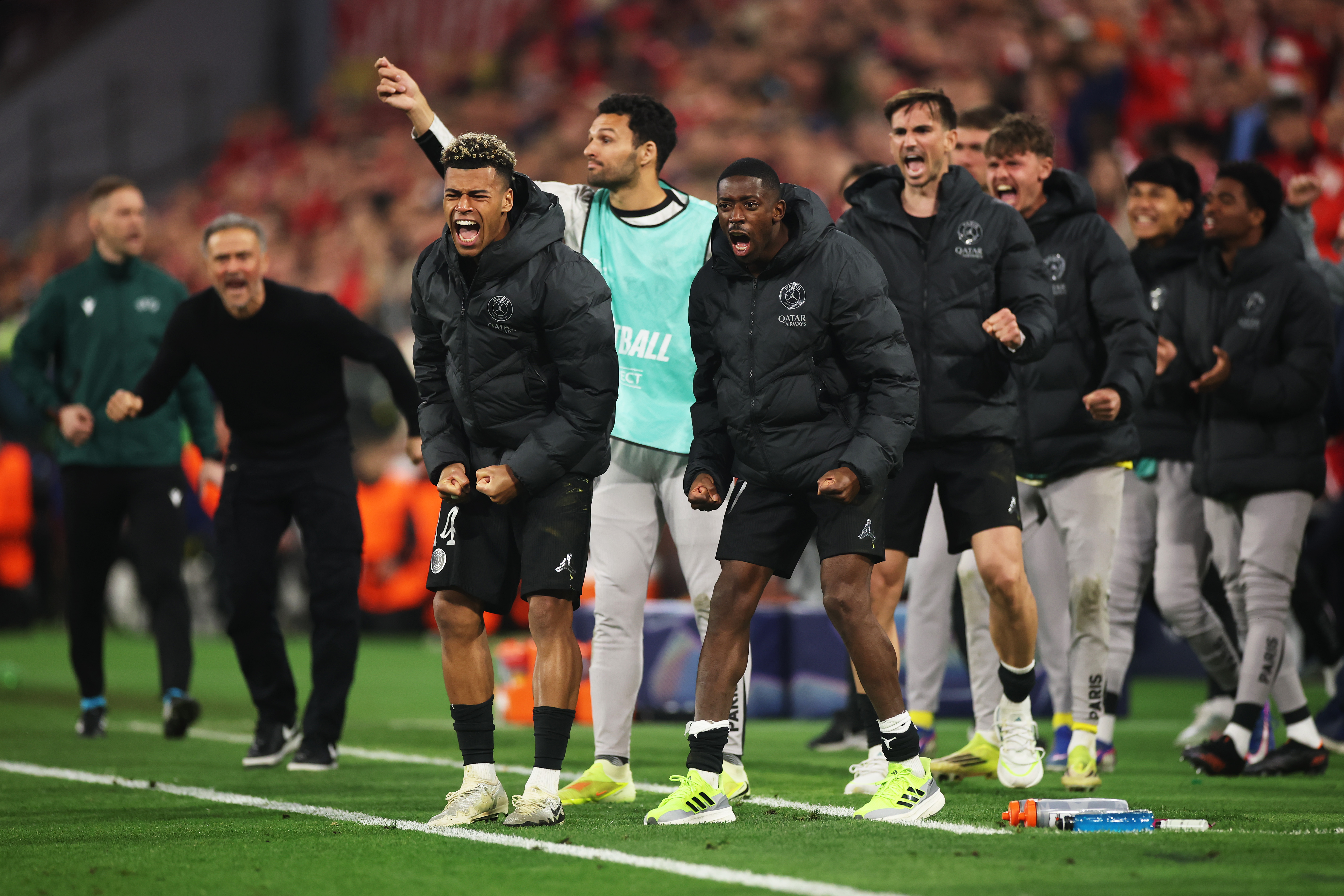A PSG játékosainak öröme Bayern elleni 1-1-et követően.