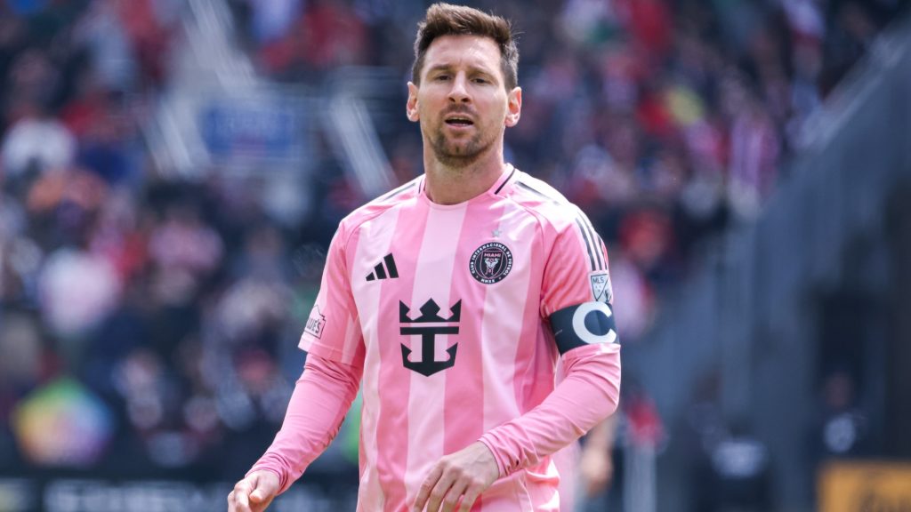 Az ellenfél játékosa a földön agonizált, a bíró nem fújt, Messi meg rúgatott egy könnyű gólt Suárezzel