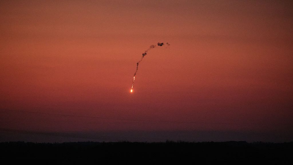 Lángolt egy oroszországi olajfinomító, Moszkva felé is ukrán drónok tartottak