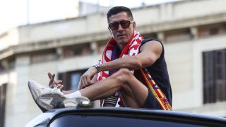 Robert Lewandowski a bajnoki cím ünneplése közben.