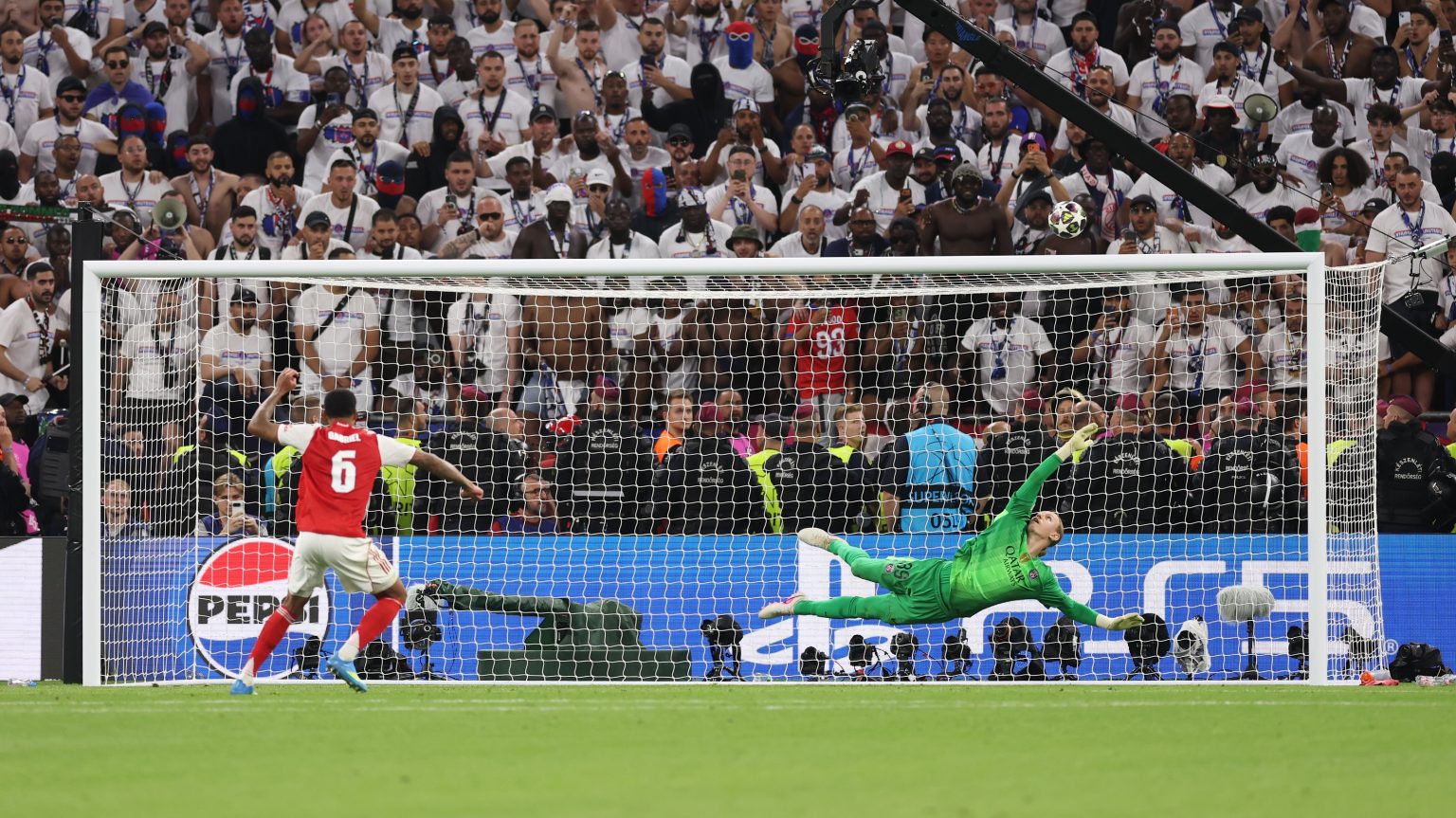 Így robbant fel a PSG szurkolói zónája | 24.hu