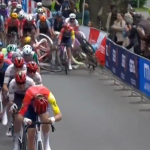 Tömegbukással indult az idei Giro d'Italia.