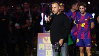 Hansi Flick, a Barcelona vezetőedzője, miután csapata megnyerte a spanyol bajnokságot.