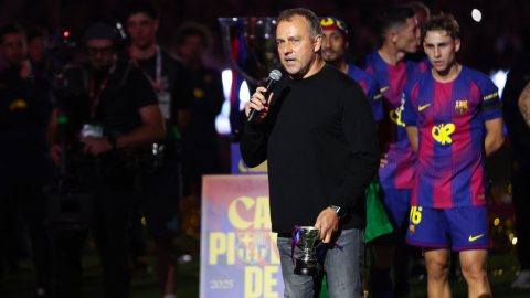 Hansi Flick, a Barcelona vezetőedzője, miután csapata megnyerte a spanyol bajnokságot.