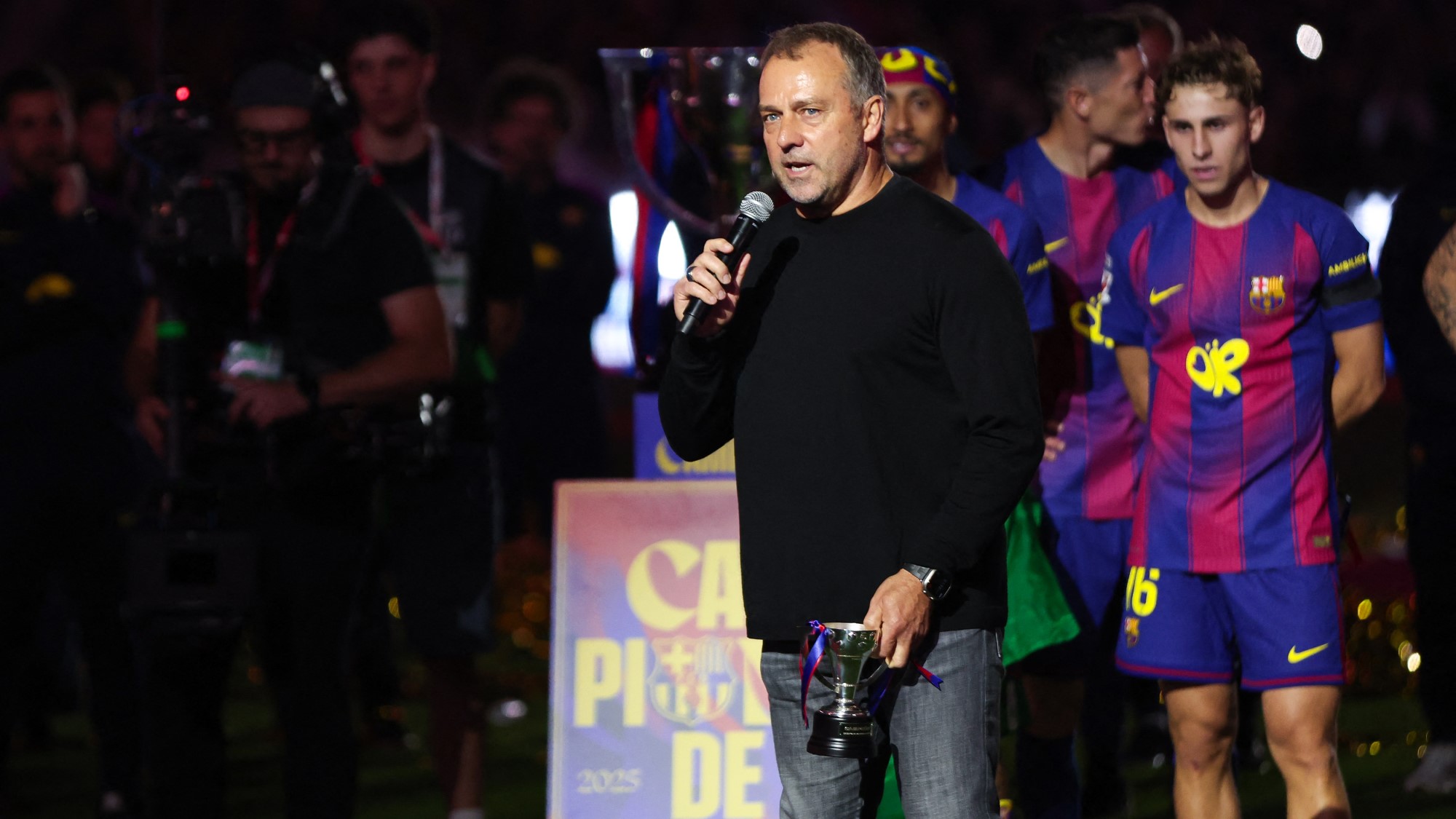 Hansi Flick, a Barcelona vezetőedzője, miután csapata megnyerte a spanyol bajnokságot.