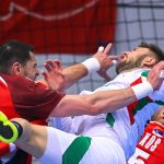 Ilic Zoran (k), valamint a szerb Mijajlo Marsenic (b) és Milos Kos (j2) a férfi kézilabda világbajnoki selejtezőben játszott Szerbia - Magyarország első mérkőzésen.
