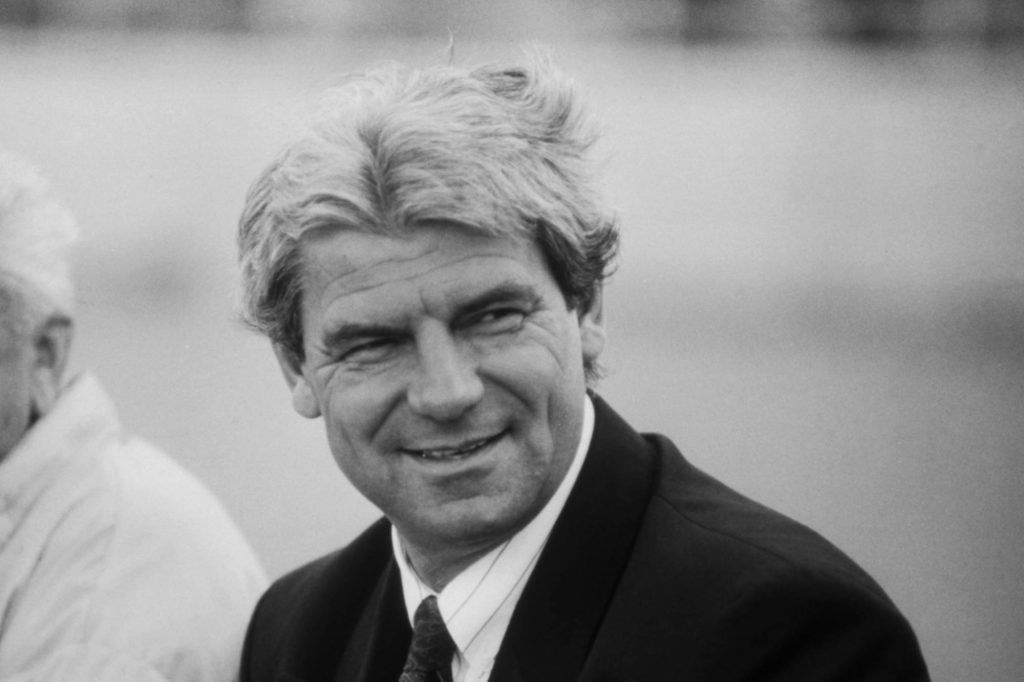 Rumäniens Nationaltrainer Emerich Jenei kurz nach dem WM-Sieg gegen die UdSSR im Juni 1990. Der Erfolg seiner Mannschaft war ein großer Moment in seiner Trainerkarriere. (Photo by Sven Simon Sport/United Archives via Getty Images)