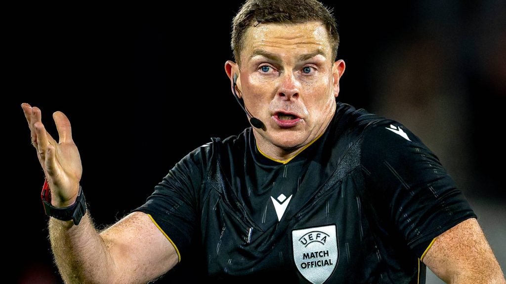 Megfenyegették a futballbírót, rendőri védelem alá helyezték a családját