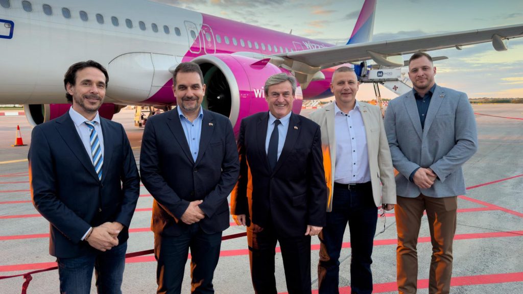 Korábban madárral ütközött Kapitány István és Ruszin-Szendi Romulusz varsói gépe, emiatt késtek