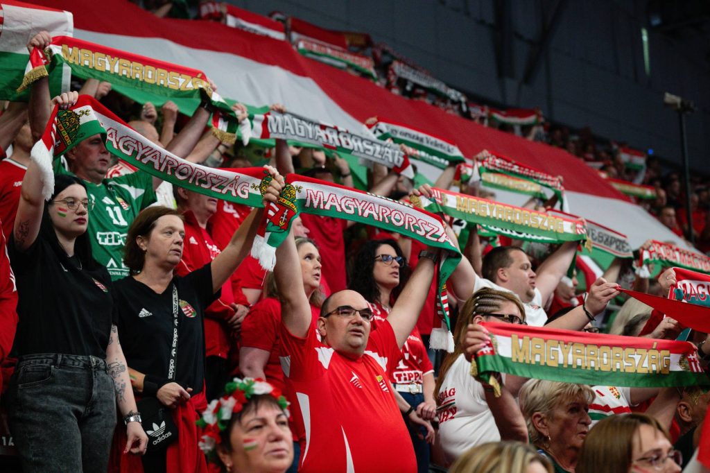 Magyar szurkolók a férfi kézilabda világbajnoki selejtezőben játszott Magyarország - Szerbia visszavágó mérkőzésen a One Veszprém Arénában 2026. május 17-én.