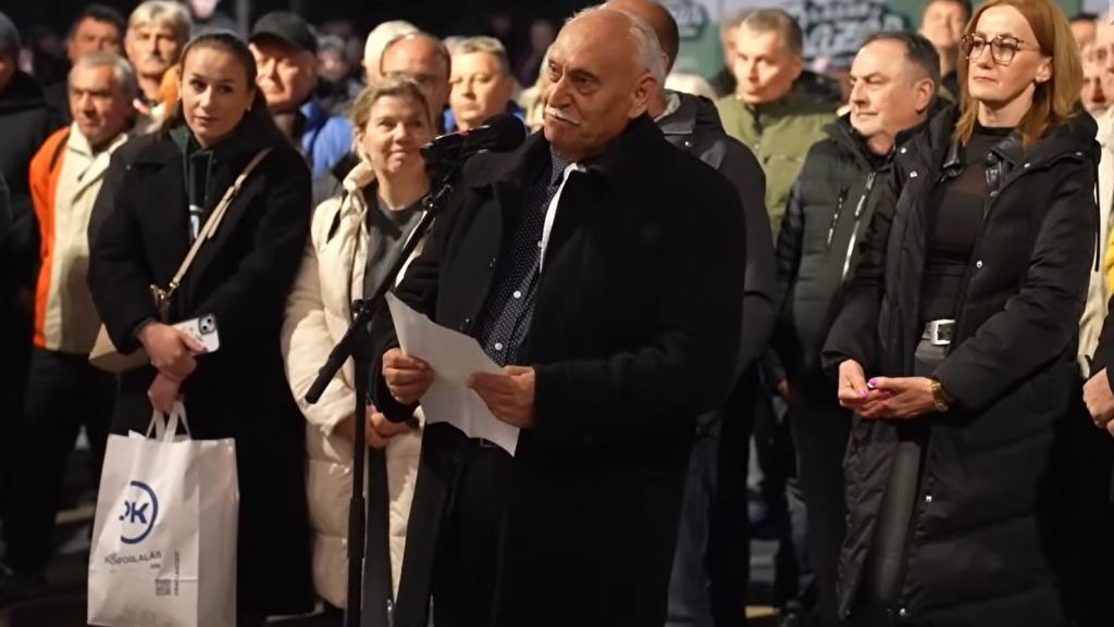 Beismerte a roma önkormányzat elnöke, előre megírt szöveget olvastattak fel vele a Lázárinfón a WC-kefés botrány után
