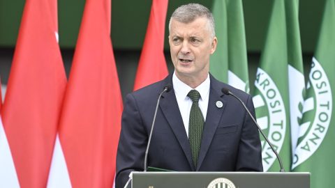 Kubatov Gábor, a Ferencvárosi Torna Club elnöke beszédet mond a klub alapításának 125. évfordulója alkalmából a „Fradi volt, Fradi lesz, míg a Földön ember lesz” mottó jegyében a Groupama Arénánál tartott ünnepségen 2024. május 3-án.