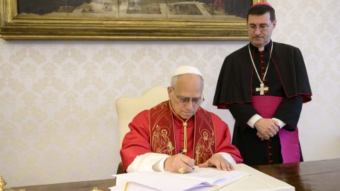XIV. Leó figyelmeztet a mesterséges intelligencia veszélyeire.