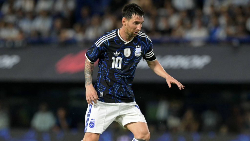 Argentina's forward #10 Lionel Messi controls the ball during a friendly football match between Argentina and Zambia at La Bombonera stadium in Buenos Aires on March 31, 2026.