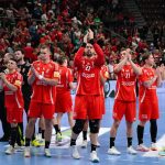 A magyar válogatott játékosai a férfi kézilabda világbajnoki selejtezőben játszott Magyarország - Szerbia visszavágó mérkőzés után a One Veszprém Arénában 2026. május 17-én. A mérkőzést a magyar válogatott nyerte 31-30-ra, de 61-60-as összesítéssel Szerbia jutott ki az olimpiai kvalifikációs világbajnokságra.