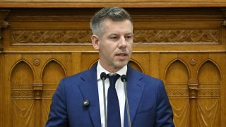 Magyar Péter a parlamentben május 26-án