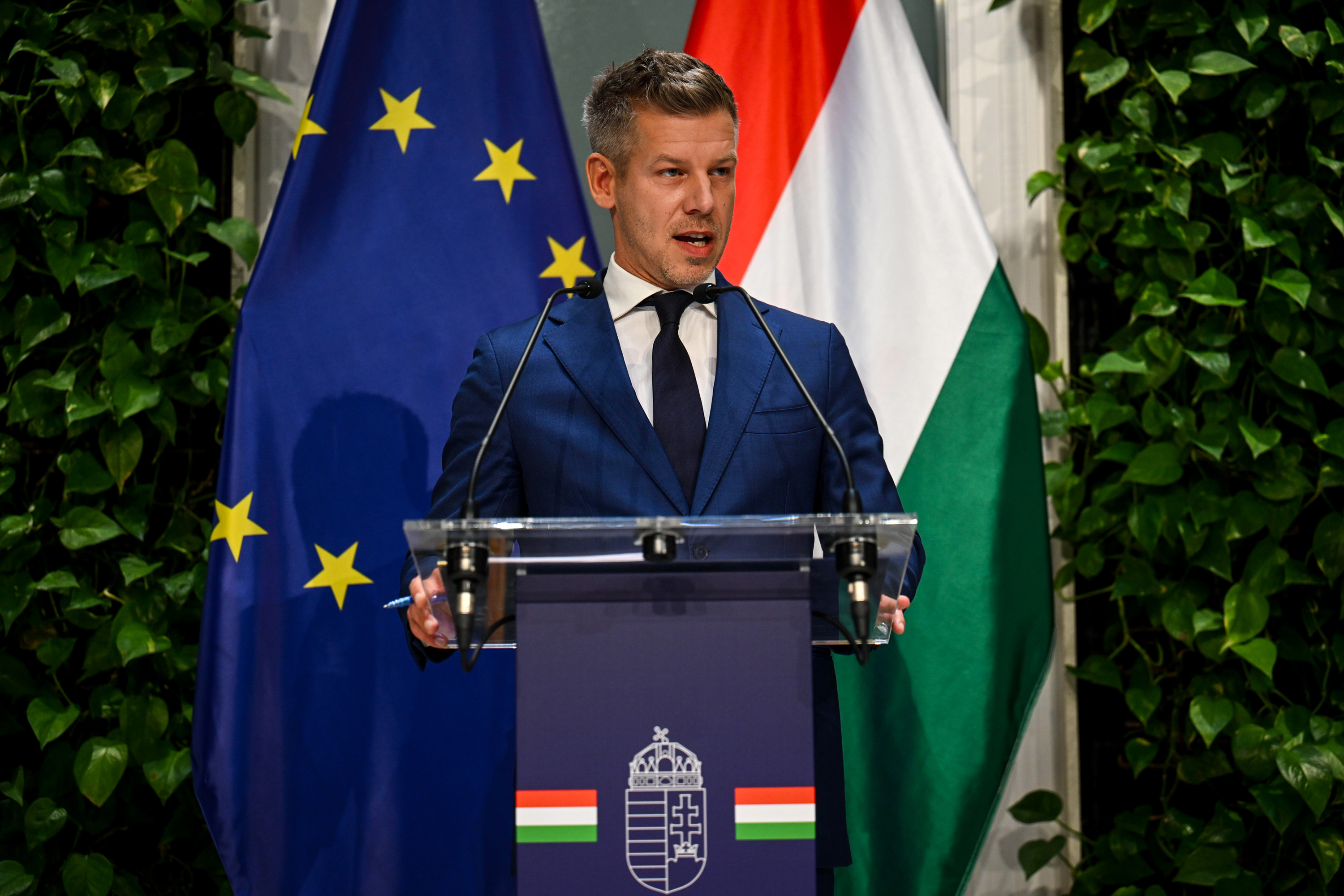 Nyilvánosságra hozzák a kegyelmi döntést, leállítják a kék villogózást és a honvédelmi repülők használatát – sajtótájékoztató a második kormányülésről 1