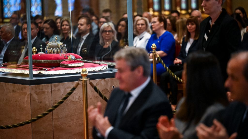 Átvették mandátumukat a listán Parlamentbe jutott képviselők – képgaléria
