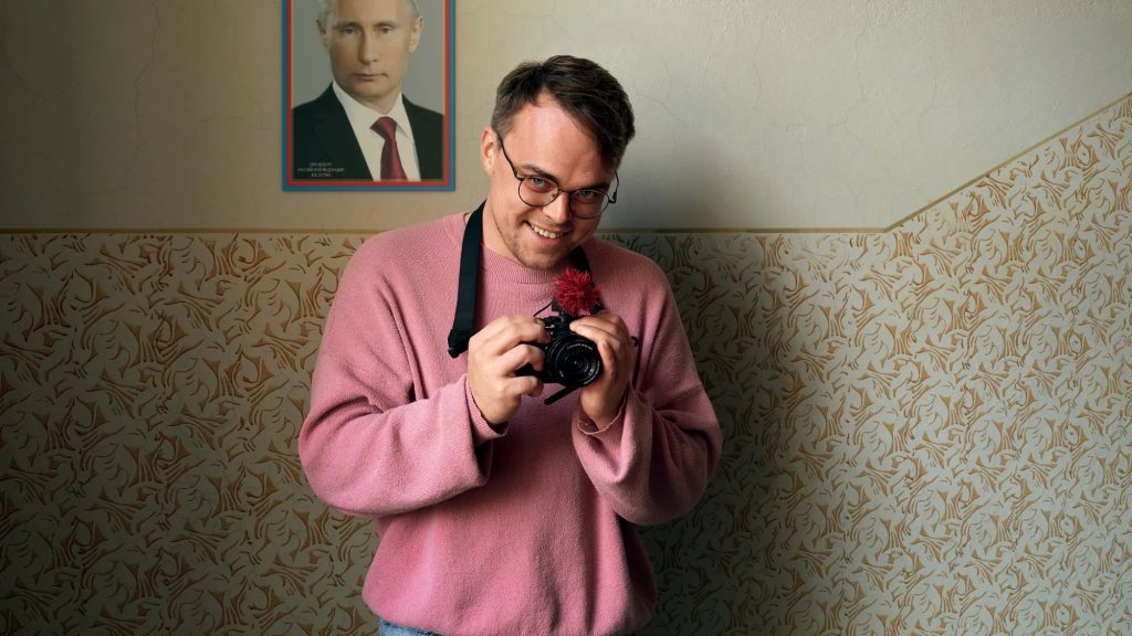 Elkobozták a reptéren a putyinos dokumentumfilm rendezőjének Oscar-díját, azóta se lett meg