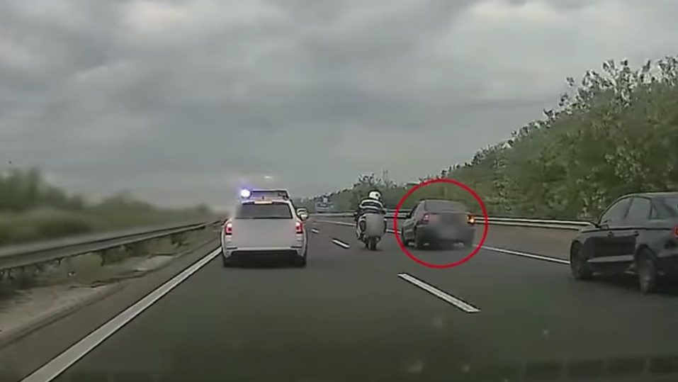Száz kilométeren át menekült a rendőrök elől, és kis híján tragédiát okozott a miskolci ámokfutó – videón az autósüldözés