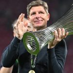 27 May 2026, Saxony, Leipzig: Soccer, men: UEFA Europa Conference League, Crystal Palace - Rayo Vallecano, knockout round, final, Red Bull Arena, coach Oliver Glasner (Crystal Palace) celebrates with the trophy after the final. Photo: Robert Michael/dpa