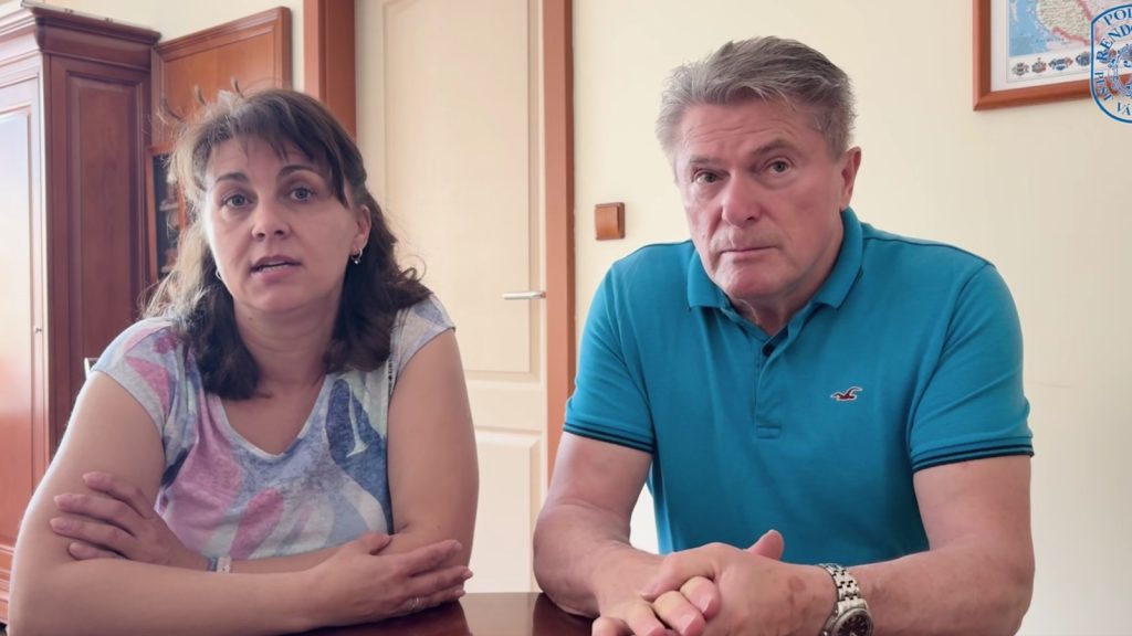 Elmesélte a házaspár, hogyan csaltak ki tőlük 87 milliót az interneten – videó
