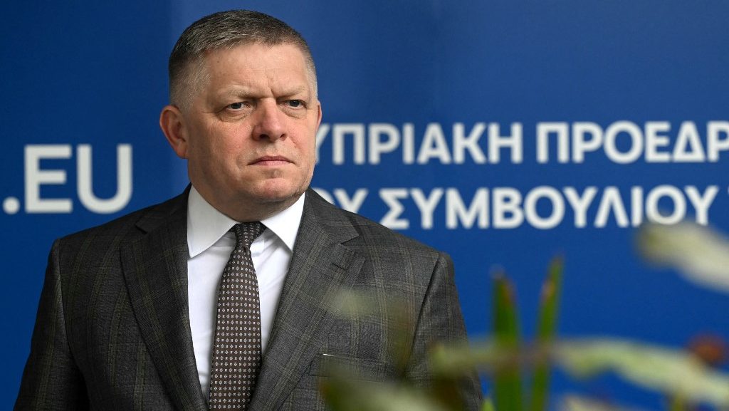 Ficóék Magyar Péternek: A három testőr vár a negyedikre