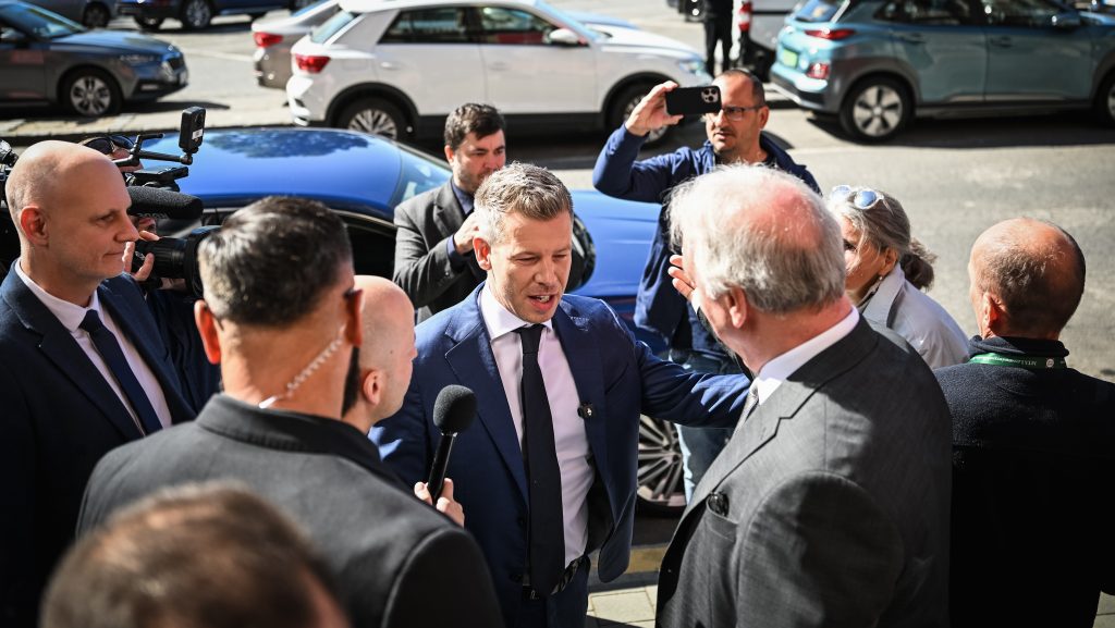 Magyar Péter az Akadémia közgyűlése előtt jelezte, az MTA-elnöke is a rokona