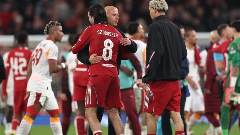 Arne Slot és Szoboszlai Dominik a Galatasaray elleni Bajnokok Ligája-mérkőzés után.