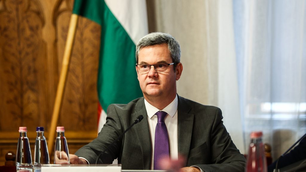 Hegedűs Zsolt Takács Péternek: Ön egy áruló írástudó, az egészségügy Menczer Tamása