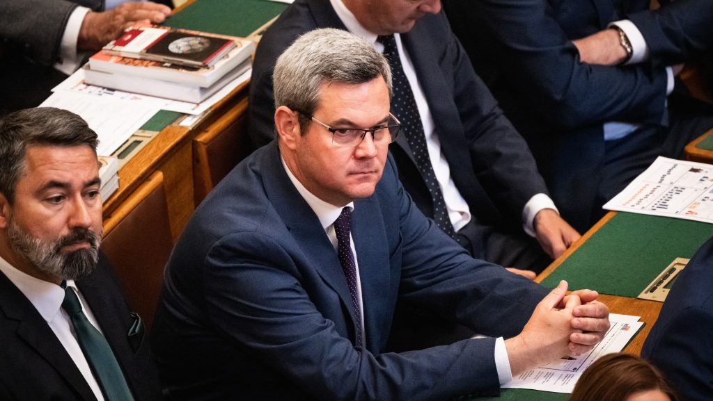 „Egy szexi ellenzéki politikus vagyok” – mondta magáról Takács Péter