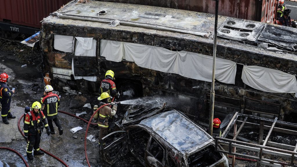 Buszba csapódott egy tehervonat Bangkokban, több halálos áldozat is van