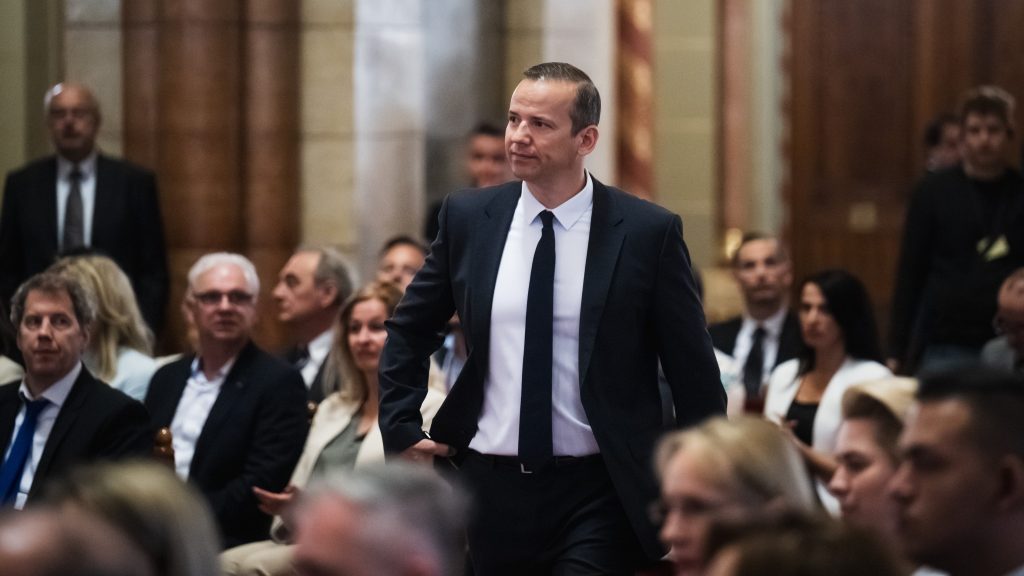 Toroczkai: Visszataszító, hogy a Tisza Párt a gyermekekkel egy vitát kiváltó dal mellett a saját kampánydalát adatta elő
