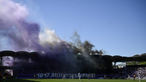 Az Újpest szurkolói a labdarúgó Fizz Liga 32. fordulójában játszott Újpest FC - Ferencvárosi TC mérkőzésen a Szusza Ferenc Stadionban 2026. május 3-án.
