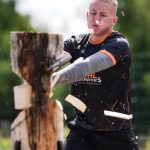 Urbán Ádám 17 évesen vág neki a városligeti favágóversenynek