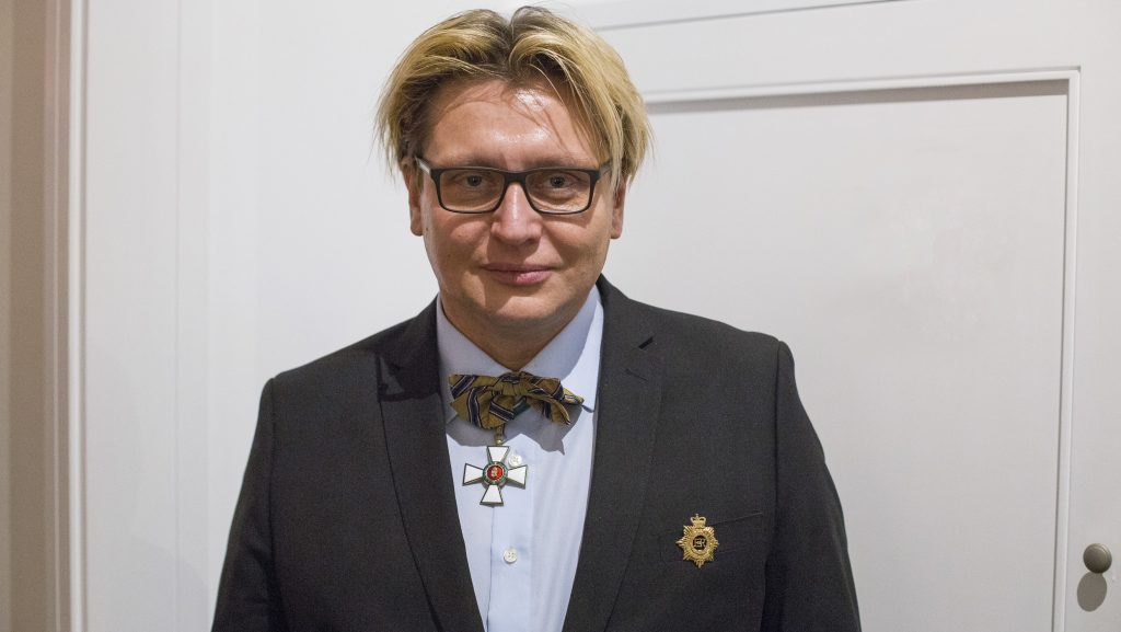 „Hüppögve könyörögnek kegyelemért az egykori szadista propagandisták” – Varnus Xavér törlesztette tartozását az önbecsülése és a „bayerzsoltik” irányába